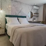 Petit Palace Apartment *